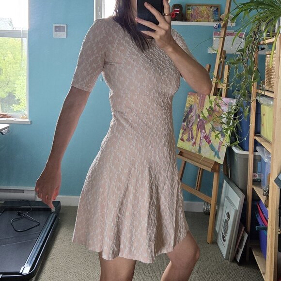 Stunning light pink mini fit & flare dress, white geometrical pattern, size UK10 - Picture 3 of 8